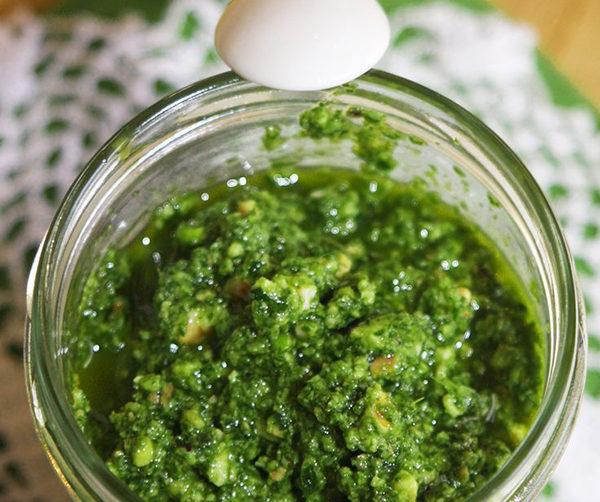 pesto con foglie di ravanello