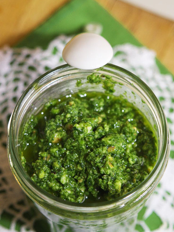 pesto con foglie di ravanello