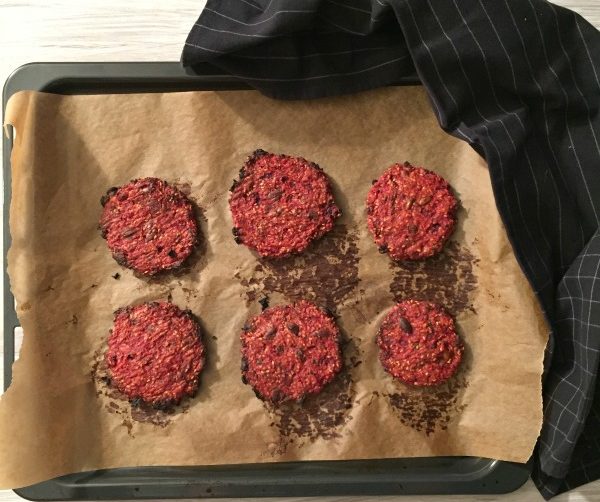 burger speziati di barbabietole e miglio