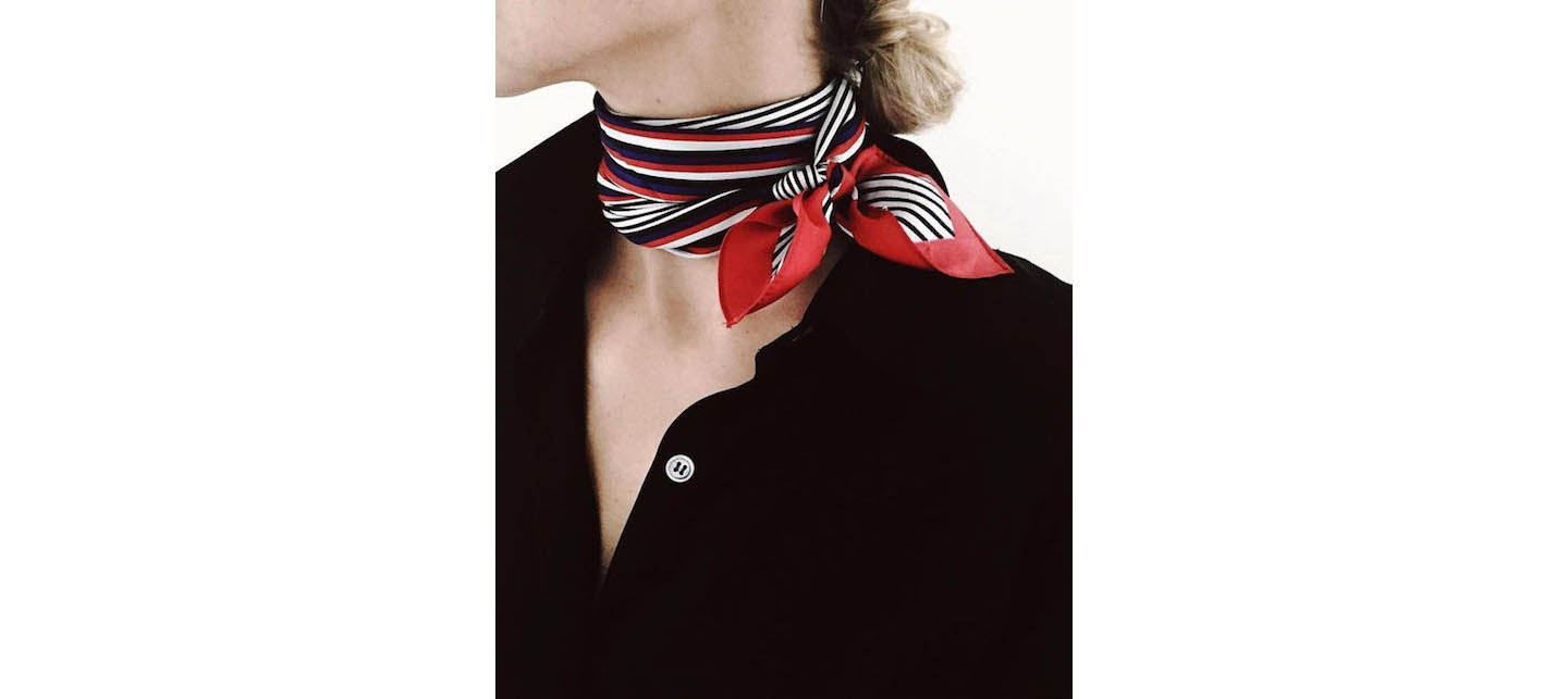 Come indossare il foulard: ecco 3 modi facili e super chic!