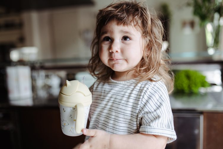 Idratazione in estate. 3 consigli semplici per idratare i bambini d’estate